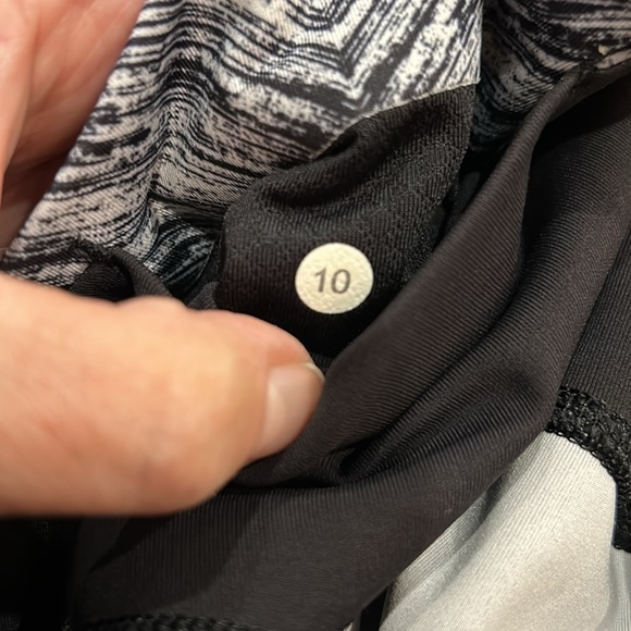 Lululemon Hot To Street crop Mesh Leggings - Picture 9 of 10